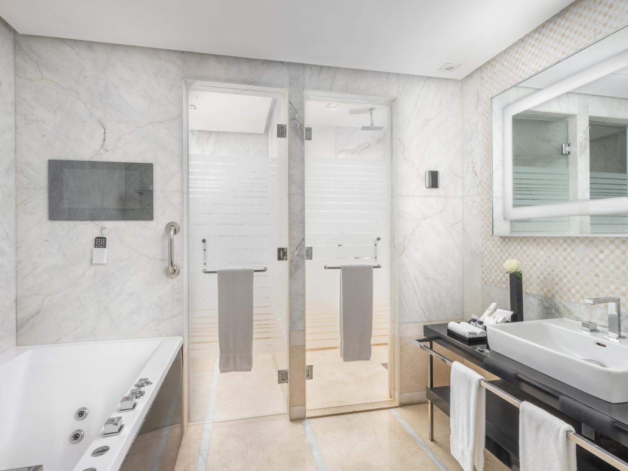 The Venue Jeddah Corniche Hotel Екстериор снимка Bathroom